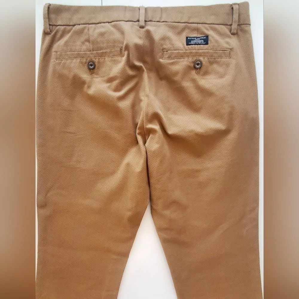 Banana Republic 32”x29” Aiden Chino, GUC Men's light brown flat front tailored